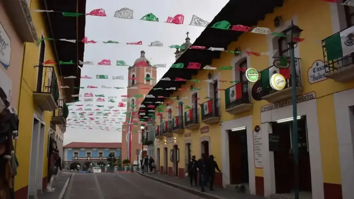 Este Pueblo Mágico se pinta de verde, blanco y rojo, ideal para una visita en septiembre.