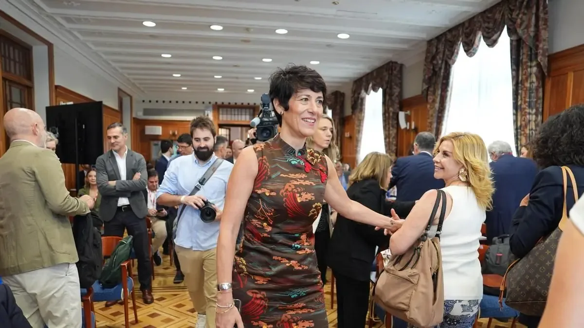 Luis Planas y Elma Saiz analizan temas clave como inteligencia artificial y seguridad social en la UIMP.