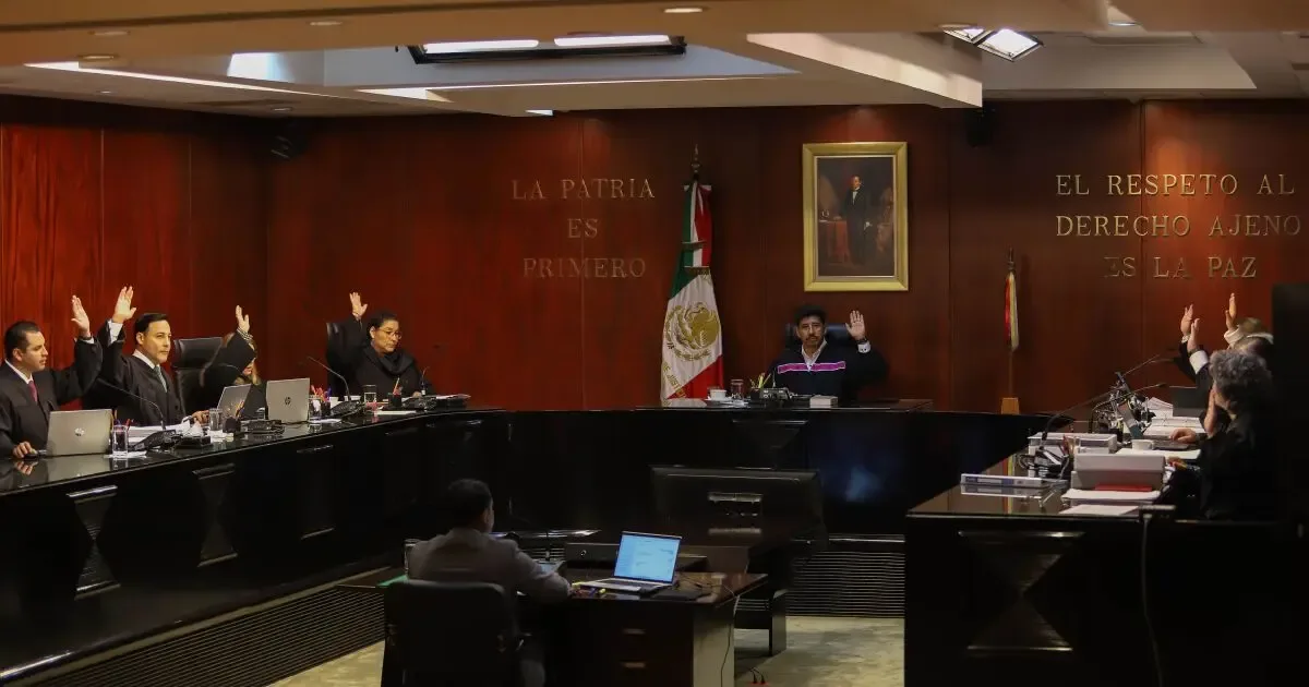 "Ministros de la Corte deciden dejar de usar camionetas de lujo."