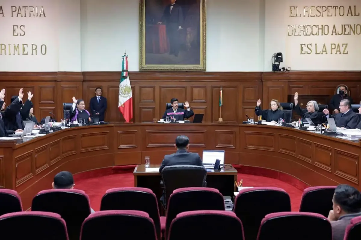Ministros de la SCJN durante el anuncio sobre la devolución de camionetas blindadas.