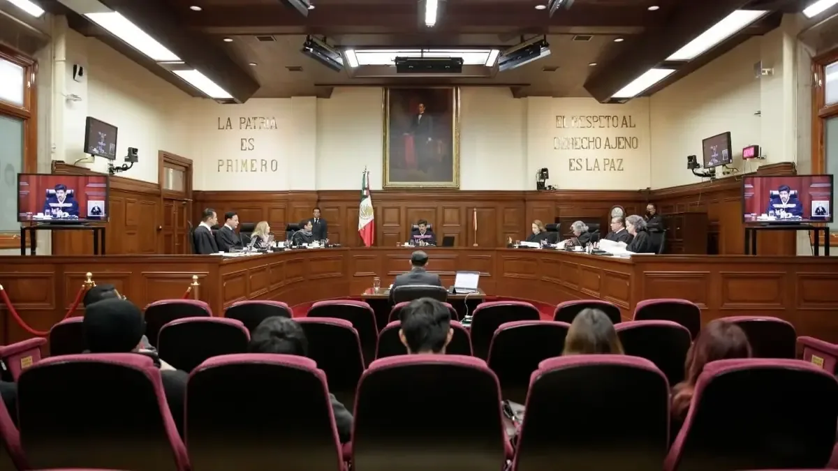 Ministros guardan un minuto de silencio por elementos fallecidos en enfrentamientos con el CJNG.