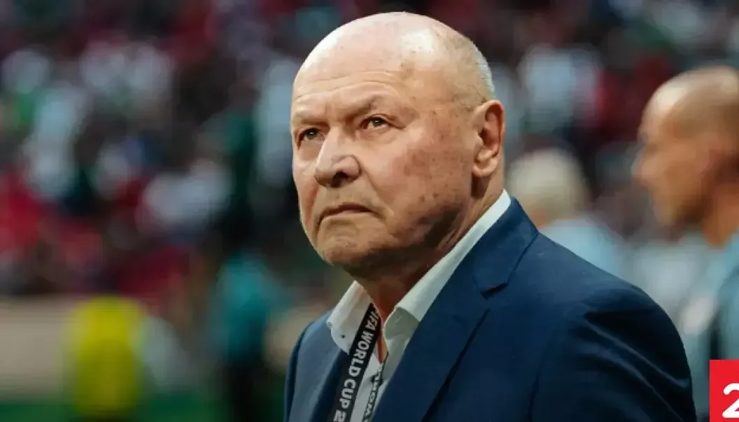 La eliminación en la fase de grupos del Mundial lleva a Koubek a renunciar como seleccionador del equipo checo.