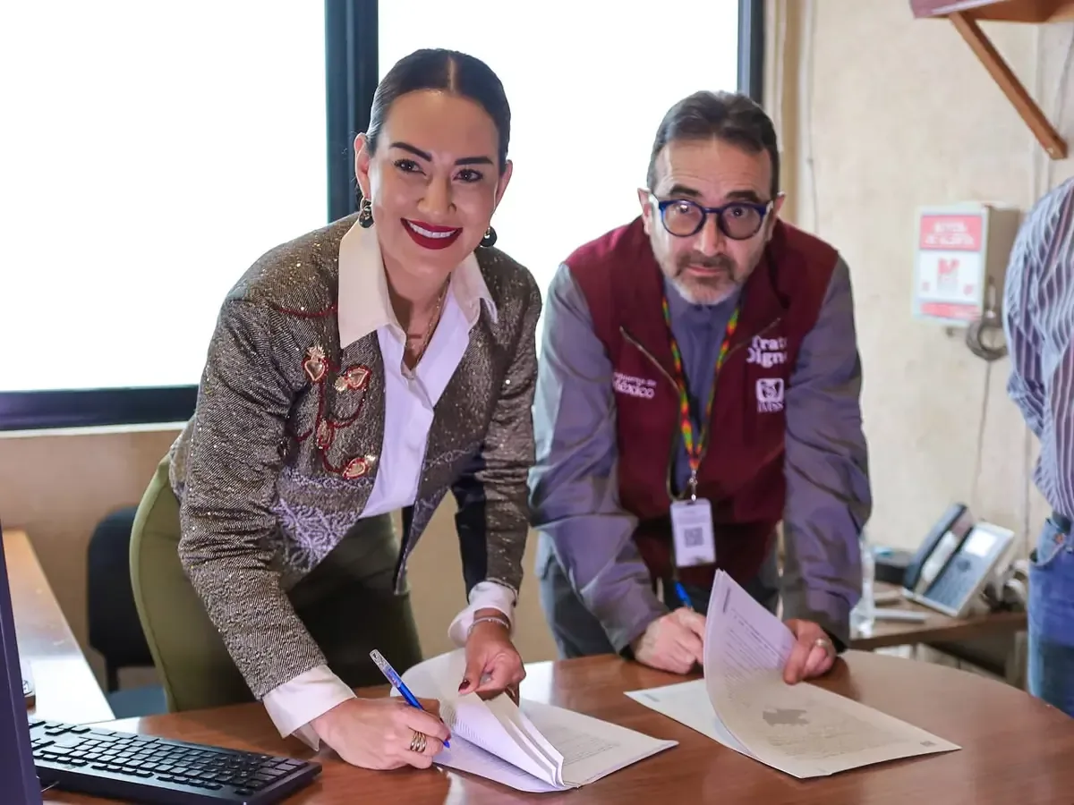 La firma de escrituras para la nueva unidad del IMSS beneficiará a las familias zacapenses con servicios ampliados.