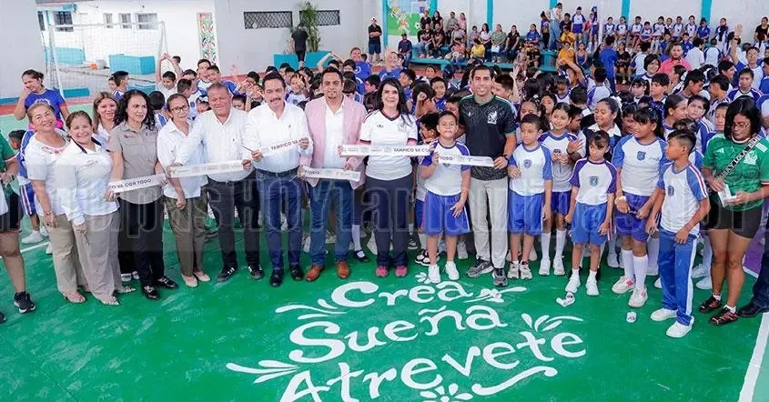 La alcaldesa de Tampico impulsa el deporte y la educación en la primaria Ford No. 13.