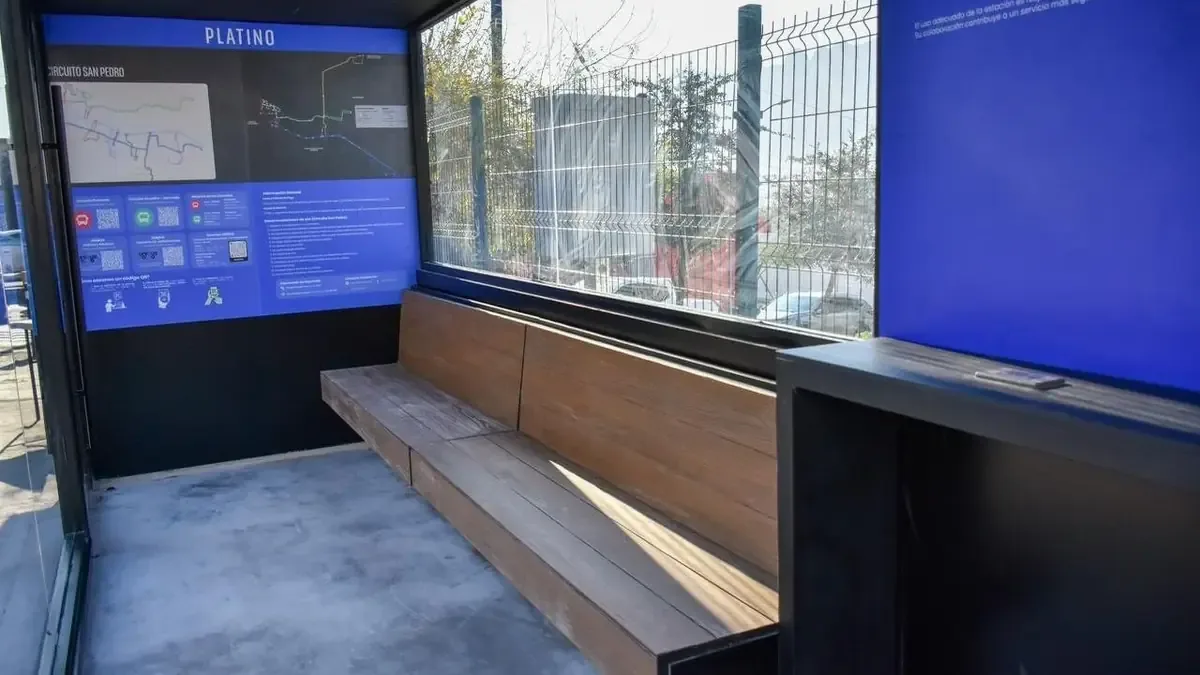 Modernización del transporte público en San Pedro con tecnología avanzada y sustentable.