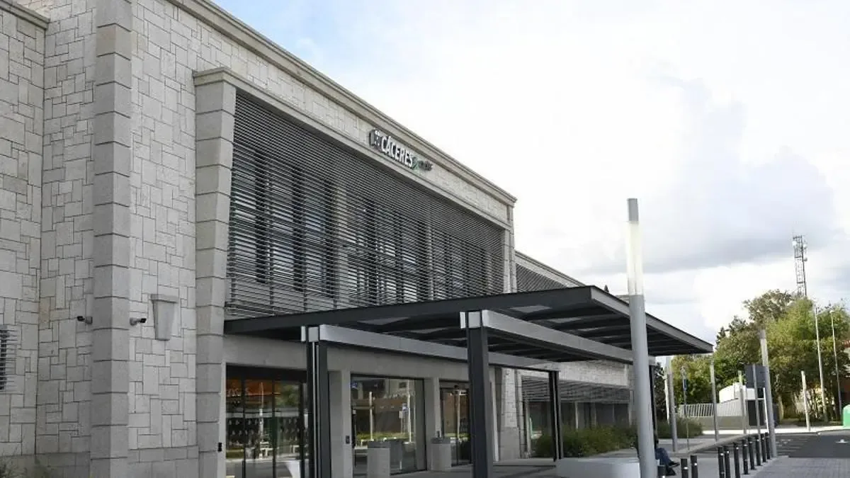 El proyecto moderniza la seguridad ferroviaria y favorece la comunicación entre ambas ciudades.