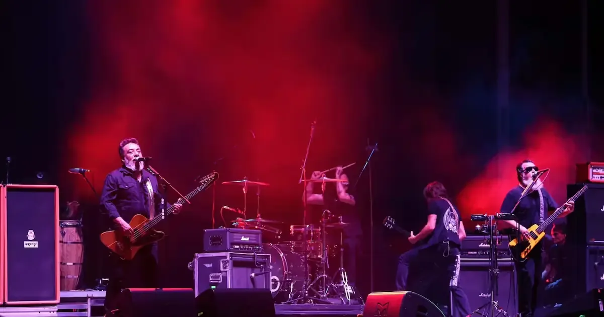 La banda de rock ofreció un enérgico concierto que cautivó a miles de fans en Hermosillo.
