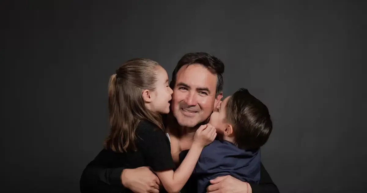 Juan Antonio Peraza equilibra su rol como empresario y padre, priorizando el tiempo valioso con sus hijos.