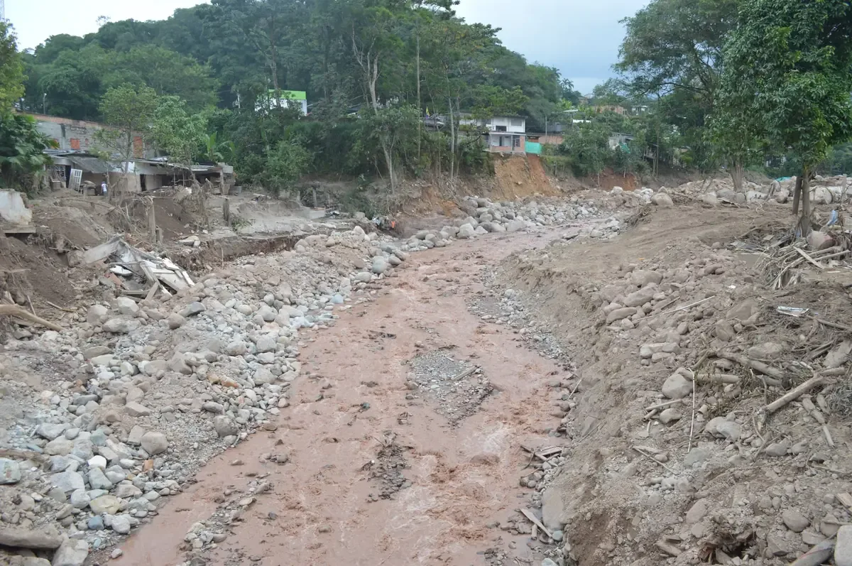La CEI realiza acciones preventivas para evitar nuevos derrumbes en la carretera estatal 100.