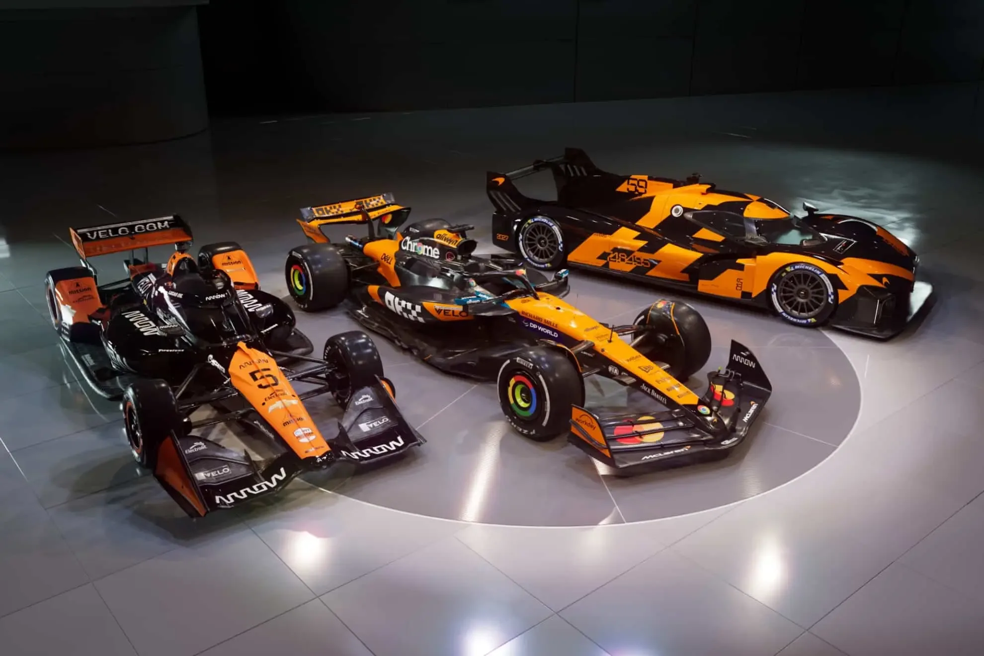 Monoplazas de F1 en el Circuit de Barcelona-Catalunya durante las pruebas privadas.