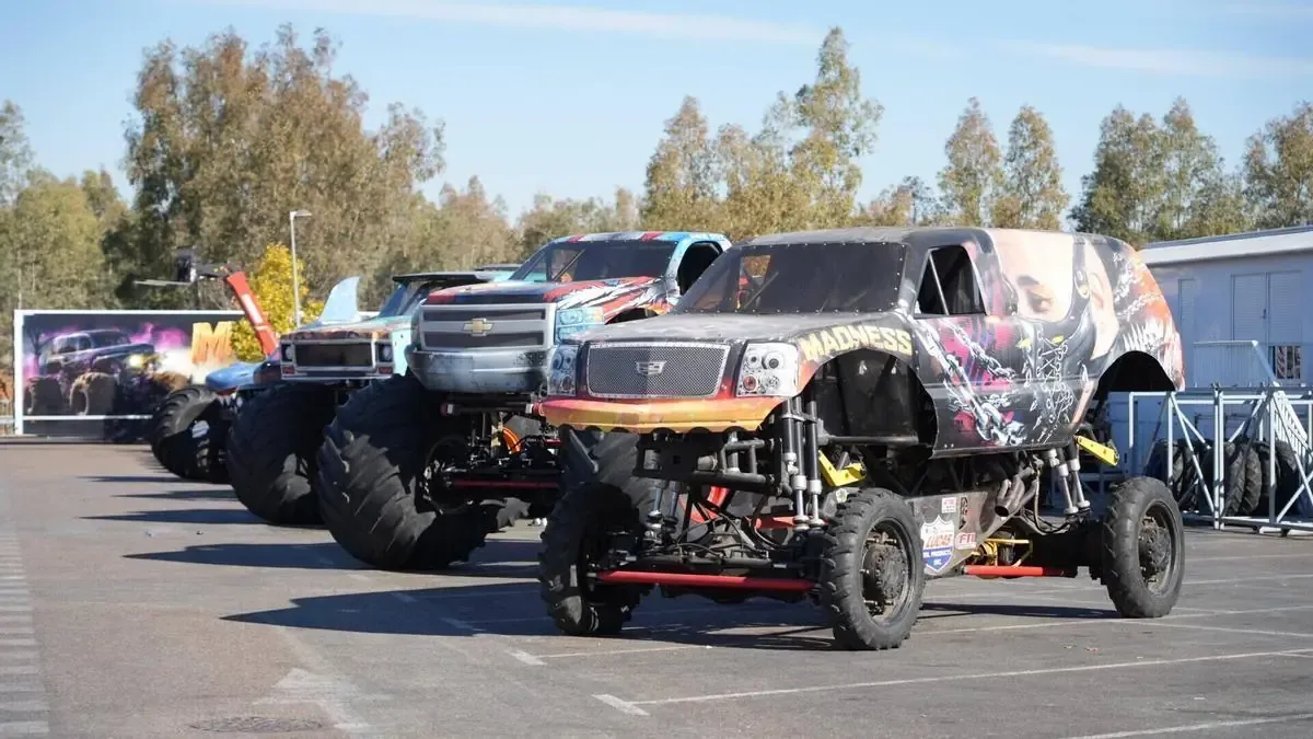 El espectáculo contará con cinco monster trucks y acrobacias sobre coches.