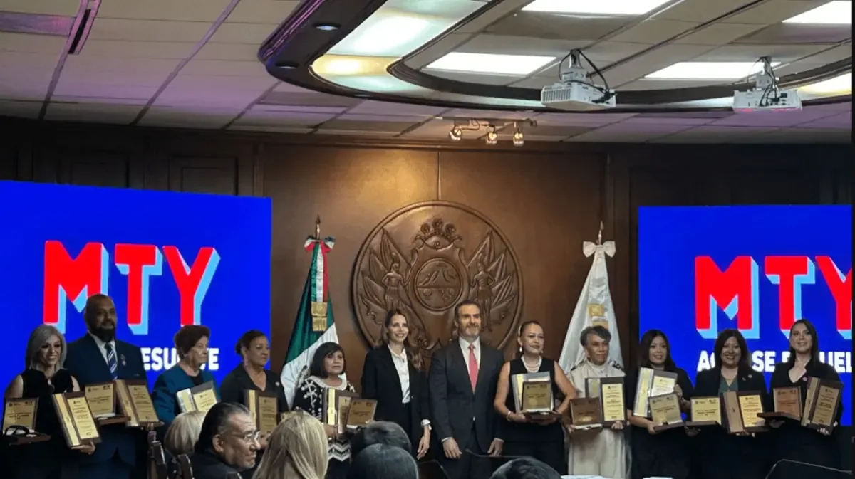 La distinción resalta la importancia del trabajo educativo en la formación de nuevas generaciones.