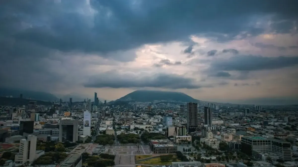 Este fenómeno provocará chubascos y posibles inundaciones en varios estados del país, incluyendo Nuevo León.