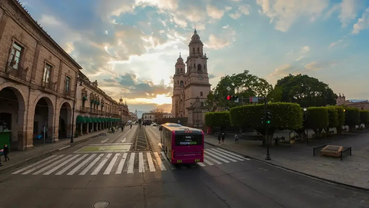 La modernización del transporte público en Morelia busca ofrecer un servicio más eficiente y amigable con el medio ambiente.