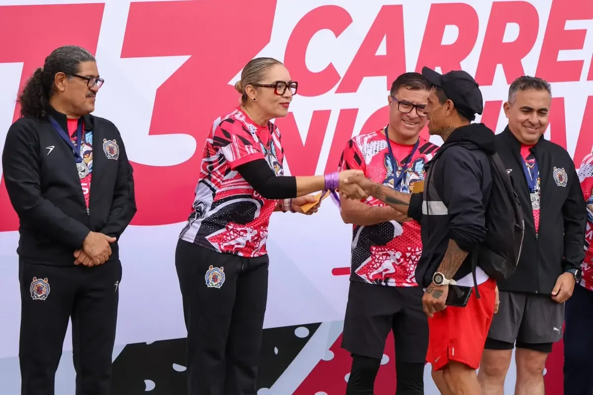 Este evento celebra el aniversario de la Universidad Michoacana y promueve el deporte en la comunidad.
