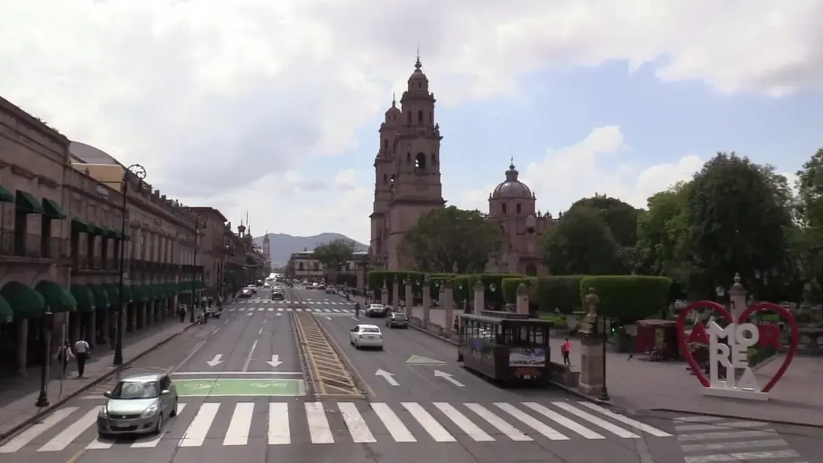 El gobierno municipal busca ordenar el Centro Histórico y combatir el crimen organizado detrás de los ambulantes.