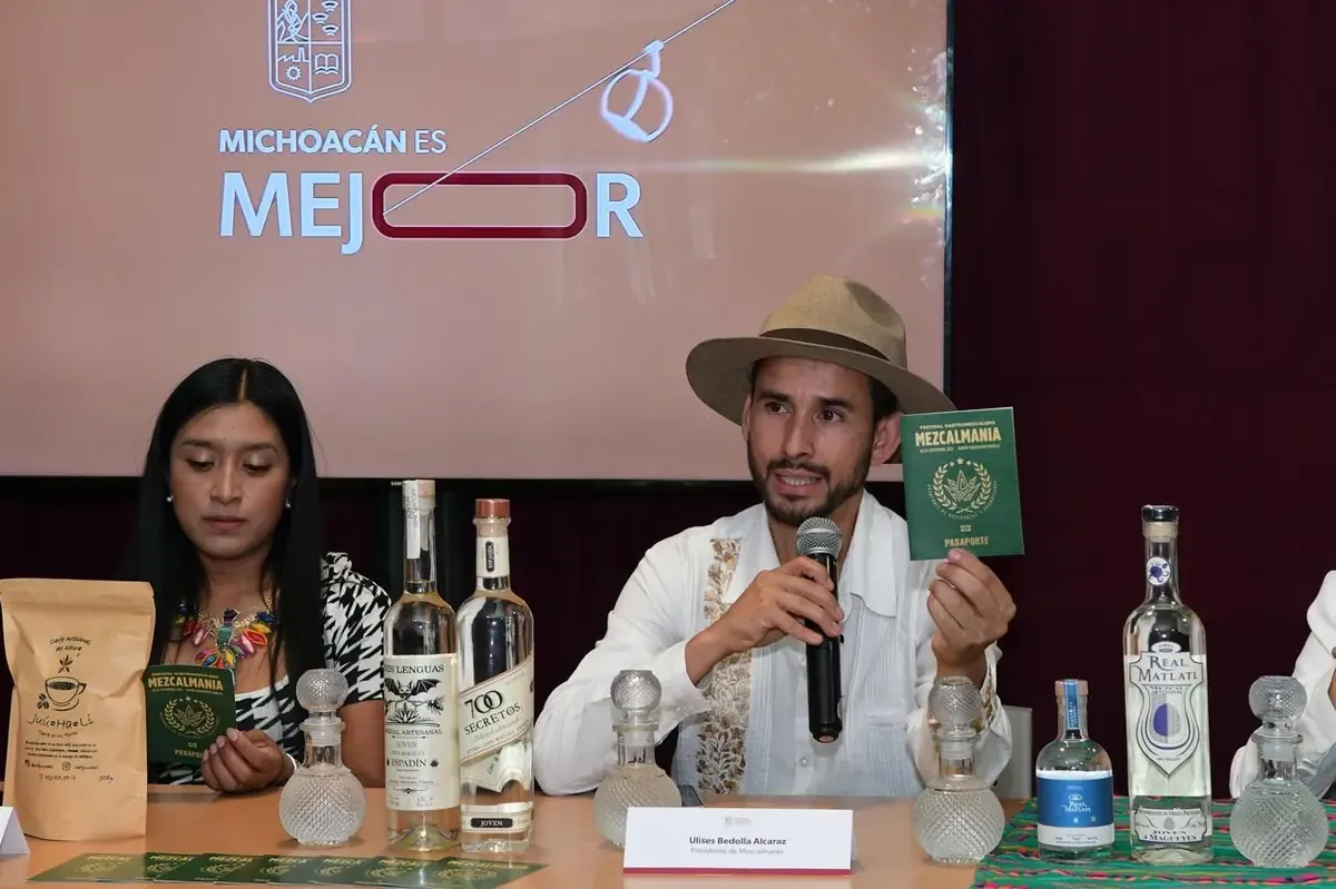 Este evento busca promover el consumo y la comercialización del mezcal en Michoacán.