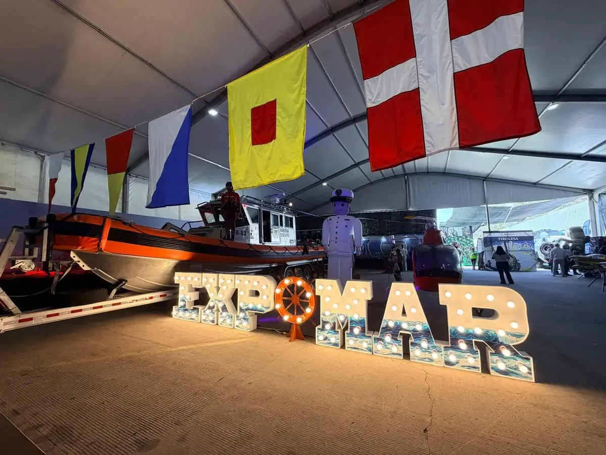 La exposición busca fomentar la cercanía entre la Armada y la ciudadanía a través de actividades recreativas.
