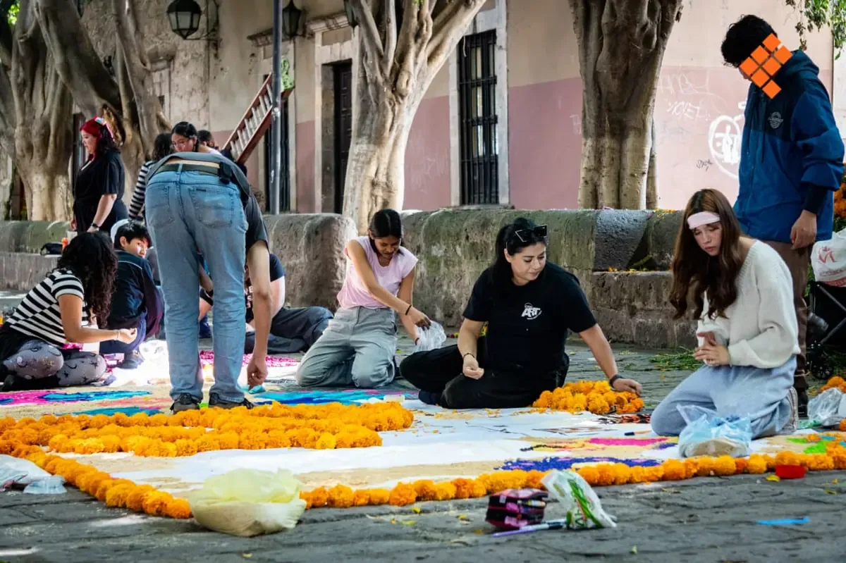 La celebración atrae a familias y turistas mientras preserva tradiciones culturales mexicanas.