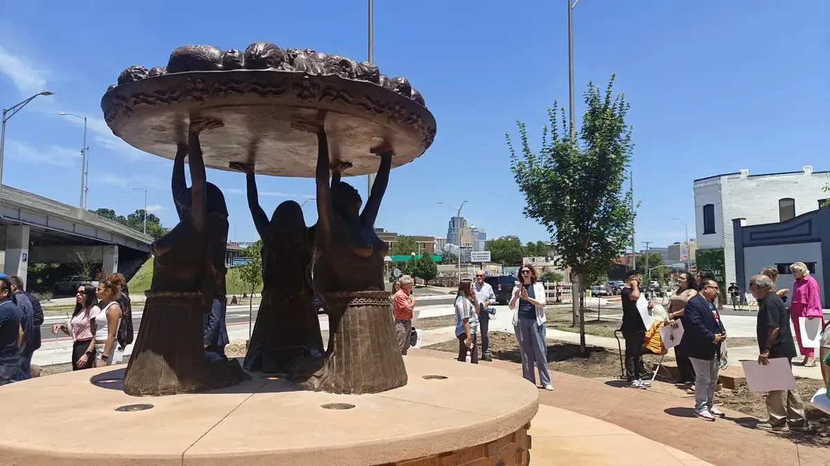 La escultura simboliza la amistad cultural entre Morelia y Kansas City.