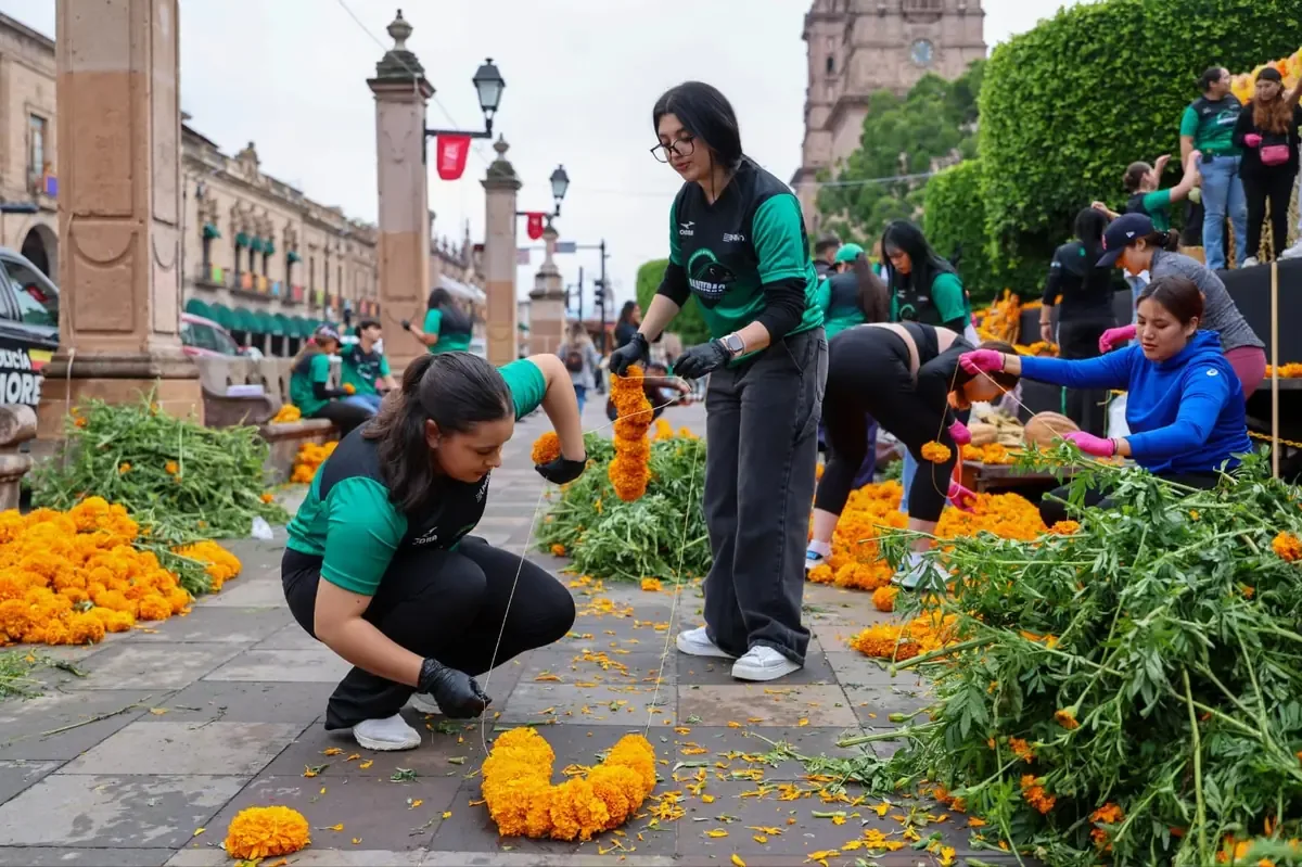 La ciudad se alista con decoraciones para esta tradicional celebración del 28 de octubre al 2 de noviembre.