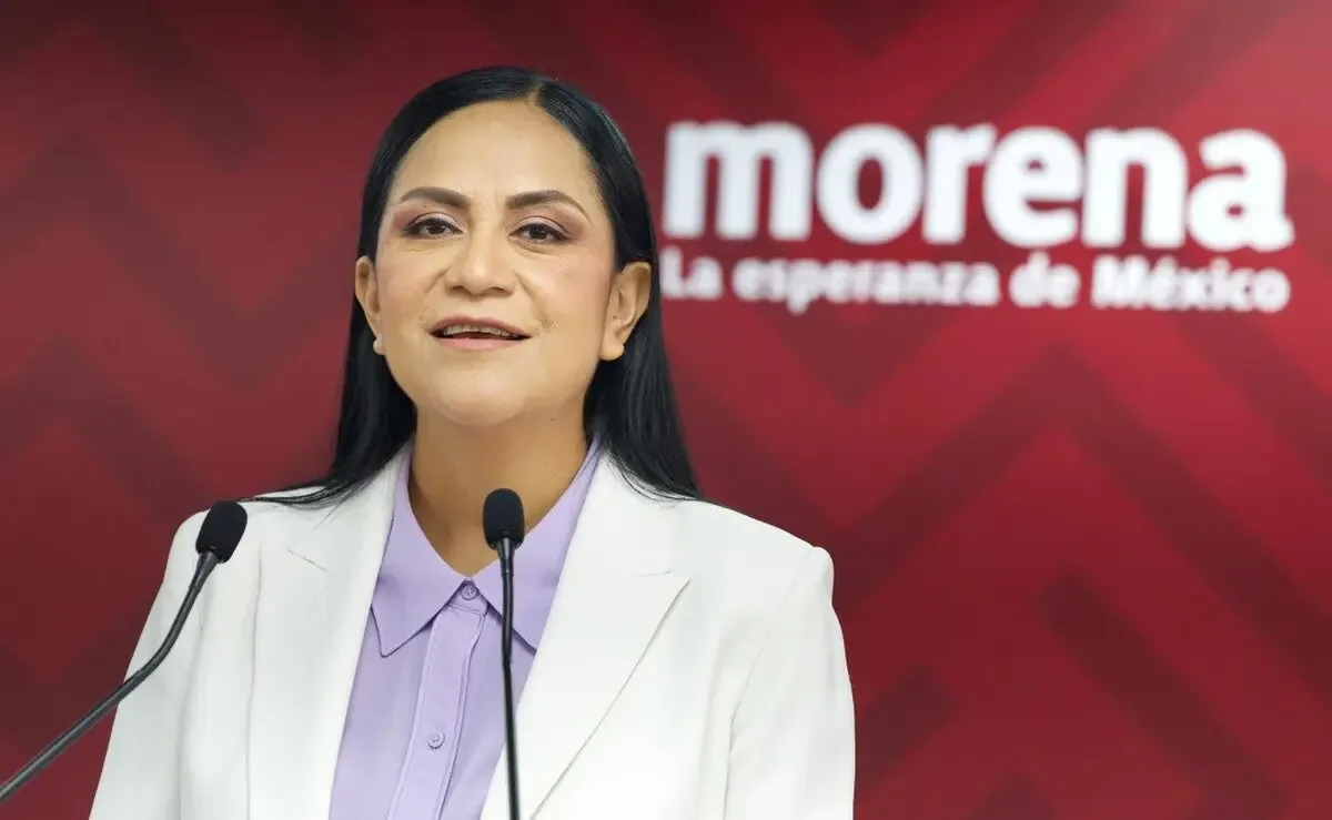 La dirigente de Morena recrimina a Calderón por su pasado y la "usurpación" del poder.