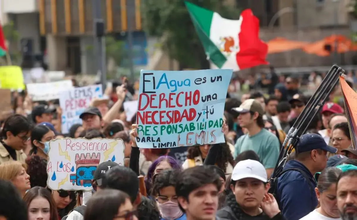 La marcha en Guadalajara evidencia el descontento social por la contaminación del agua en la zona metropolitana.