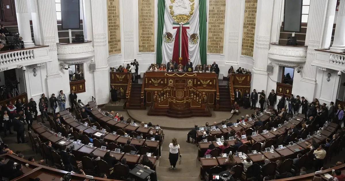 La bancada del partido en el Congreso responde a críticas del PAN sobre el Plan General de Desarrollo.