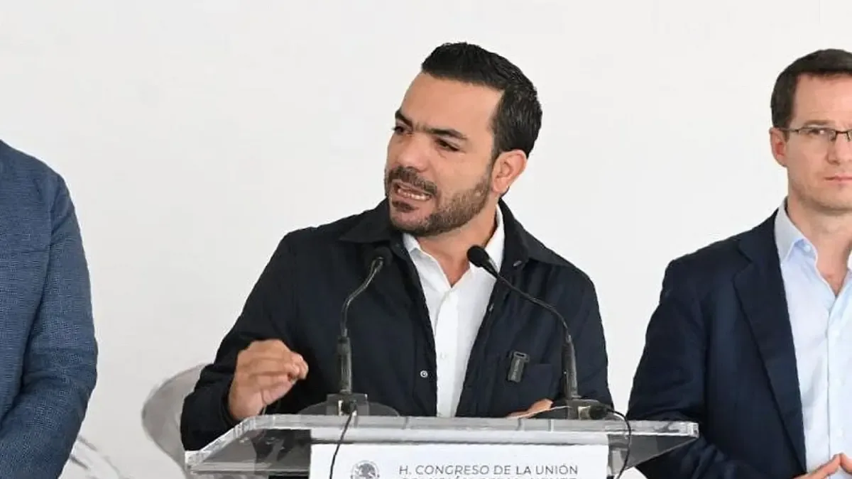 La queja busca frenar las acusaciones del panista sobre vínculos del partido con el crimen organizado.