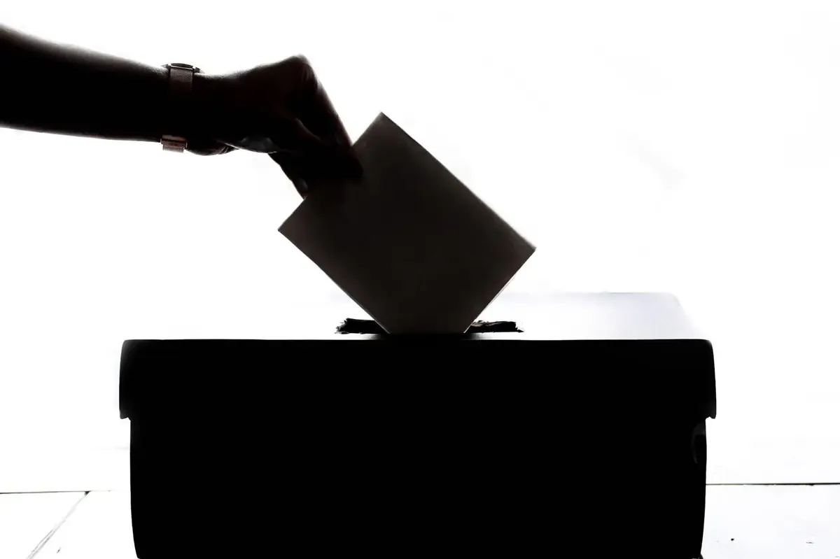 La situación política y de seguridad afecta las perspectivas electorales del partido en el gobierno.