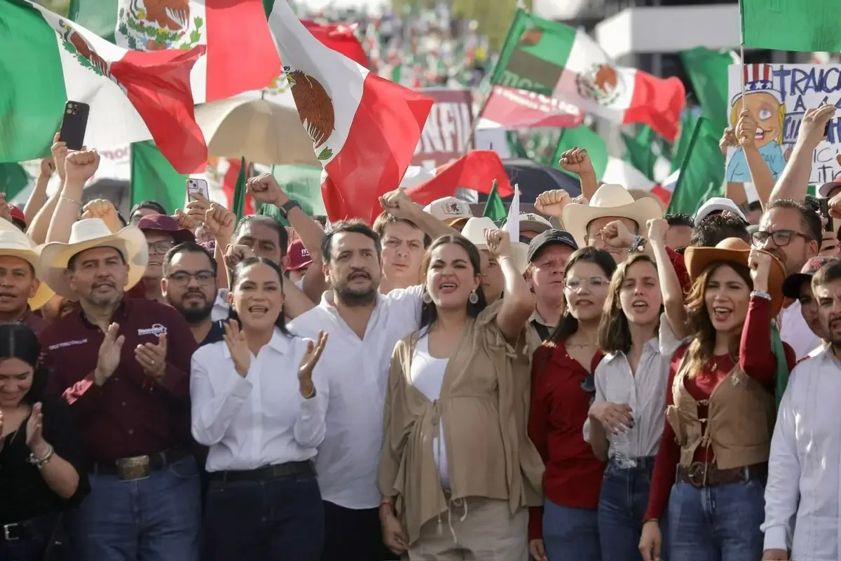 La movilización se dio en medio de consignas y bloqueos carreteros exigidos por la presidenta de Morena.