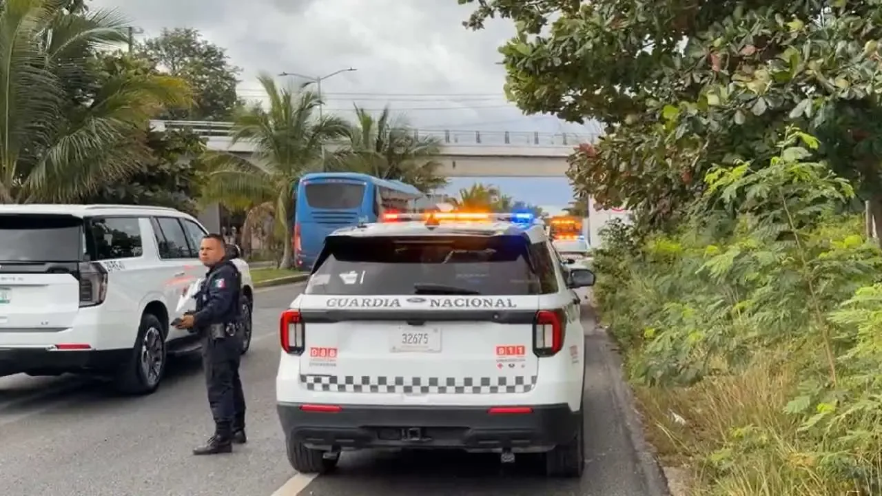 Motociclista fallecido en accidente cerca del Aeropuerto de Cancún.
