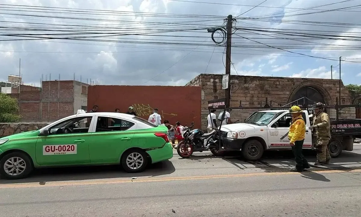 Un accidente de tráfico en Marfil dejó a un motociclista con lesiones menores, generando congestión vial en la zona.