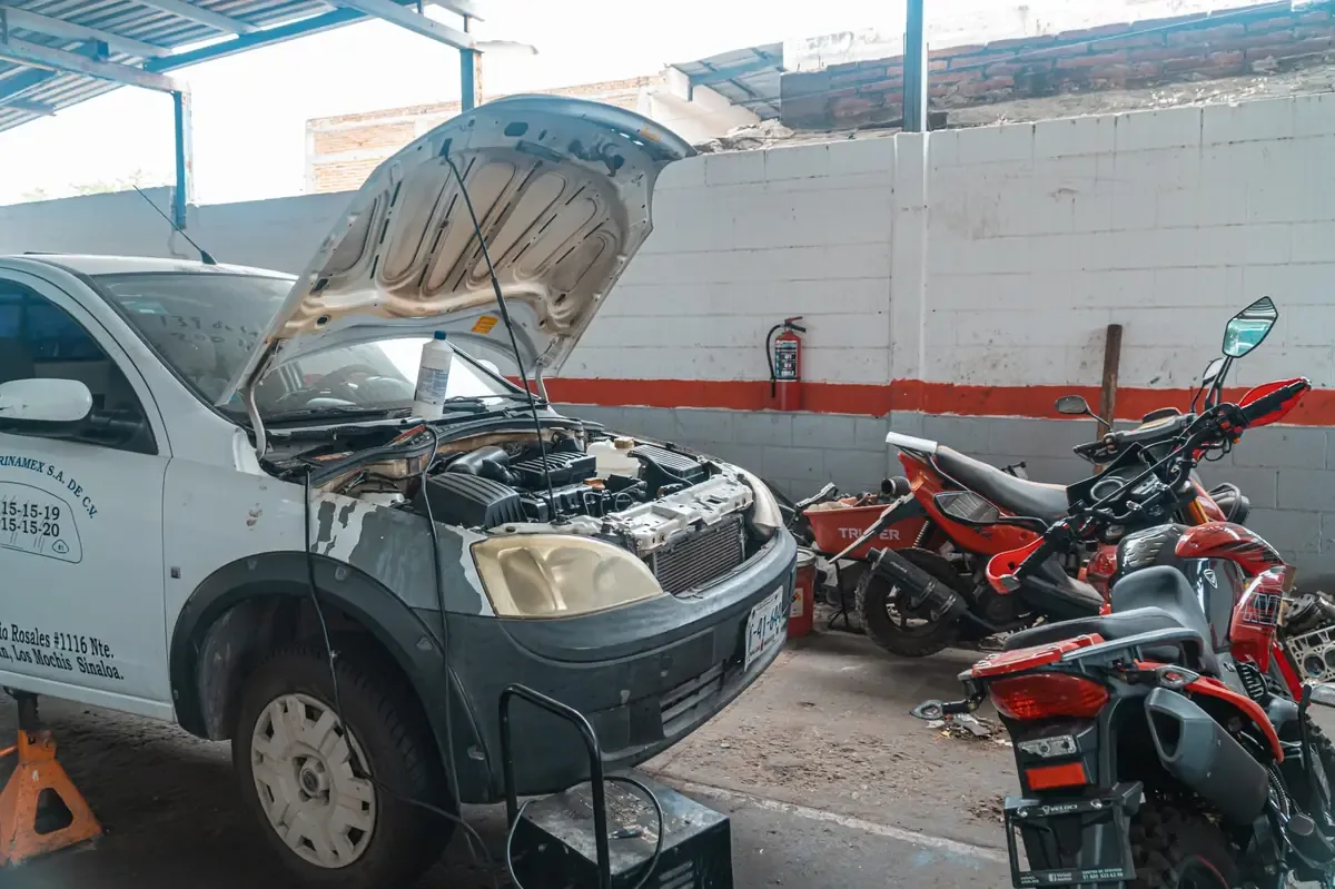 Un motociclista presentó una probable fractura expuesta en la pierna tras el accidente en Ciudad Mante.