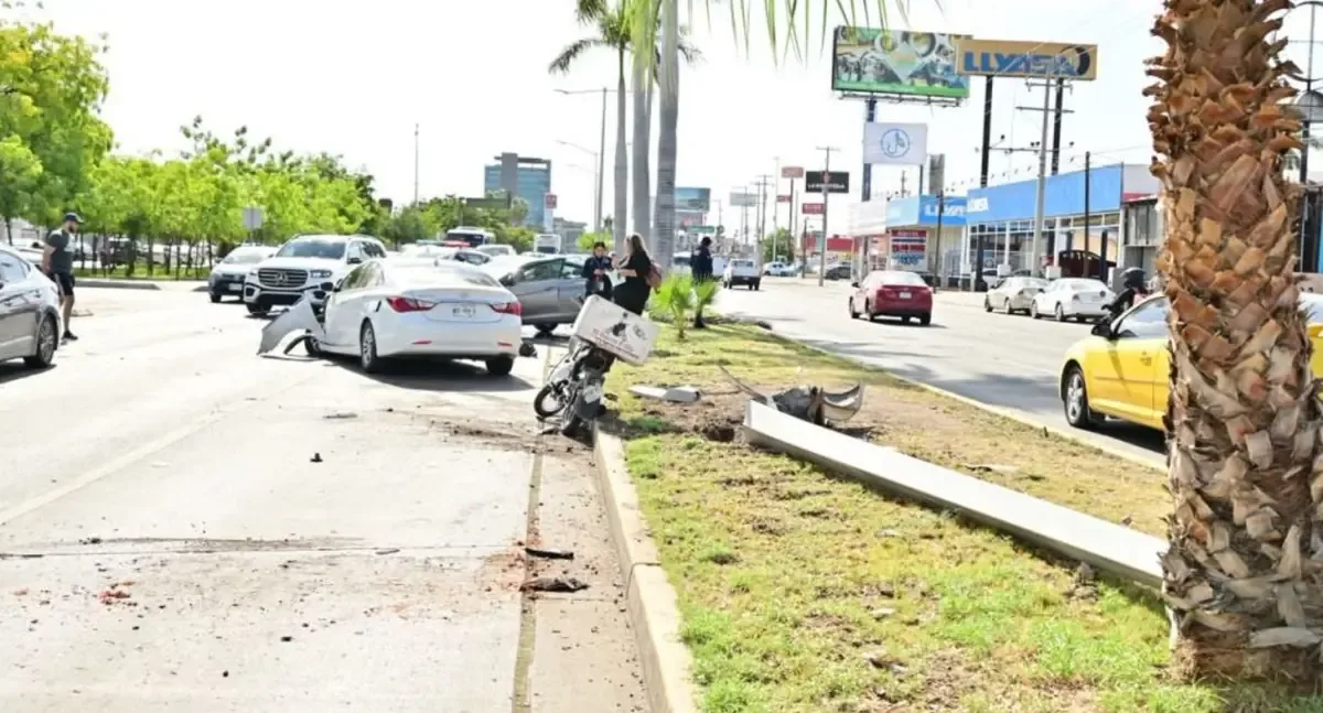Un accidente grave en Hermosillo dejó sin vida a un motociclista que recibía atención médica.