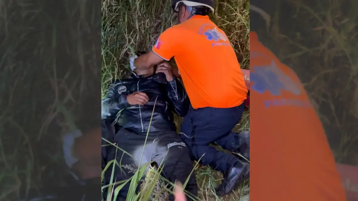 Un accidente en la carretera federal 131 deja a un joven motociclista gravemente herido tras una caída desde más de seis metros.