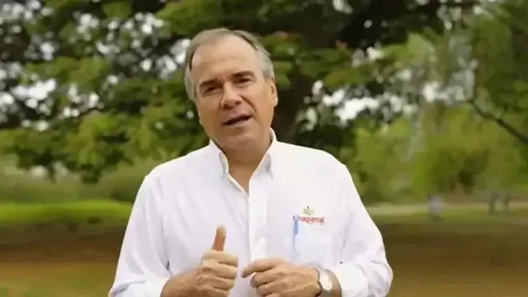 Sergio Esquer Peiro advierte sobre el impacto de movimientos en Morena que podrían dejar vacantes en el Congreso.
