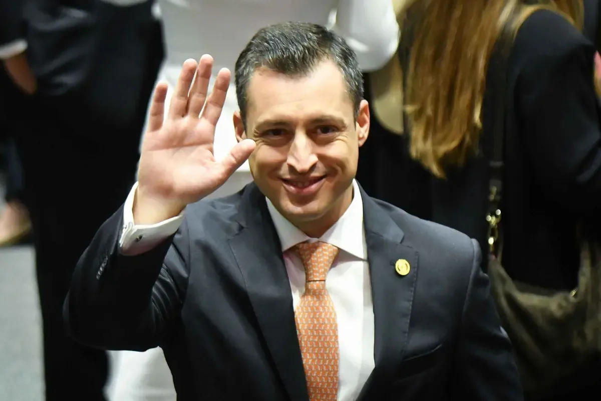 Movimiento Ciudadano ve potencial en Luis Donaldo Colosio Riojas para candidaturas en ambos estados.