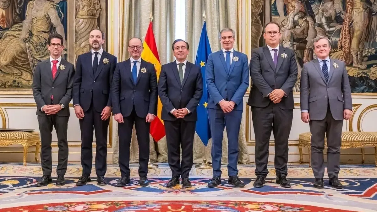 Alta rotación de personal en embajadas y organismos internacionales anticipa posibles cambios en la política exterior.