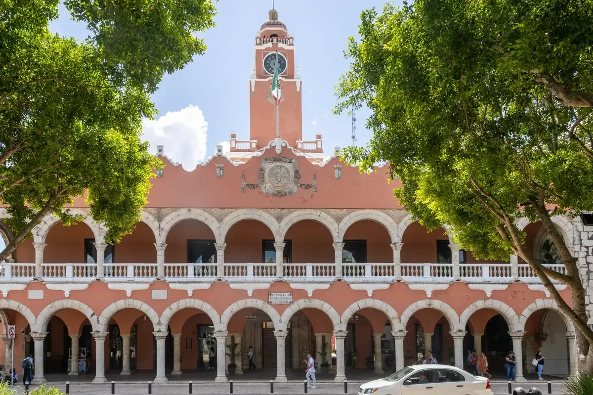 El Ayuntamiento destina 2,5 millones de euros para reforzar servicios y reducir el desempleo en la ciudad.