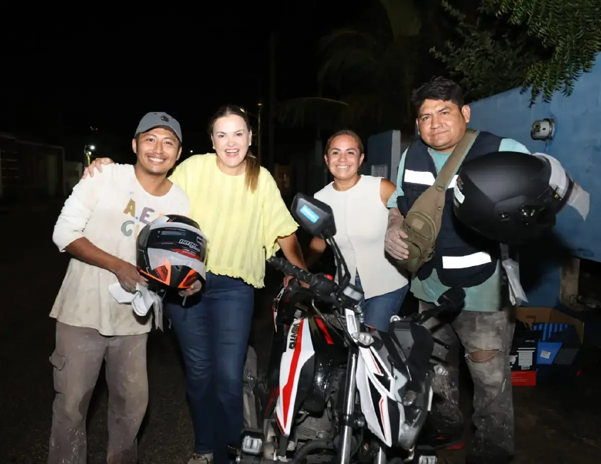 La entrega de cascos certificados busca promover la seguridad entre repartidores en Mérida.