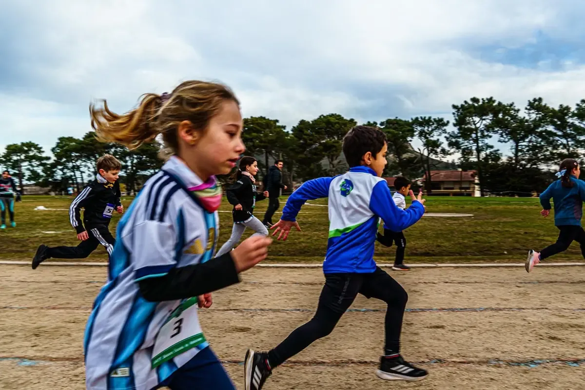 La competencia en Balcarce muestra el crecimiento del atletismo entre jóvenes talentos.