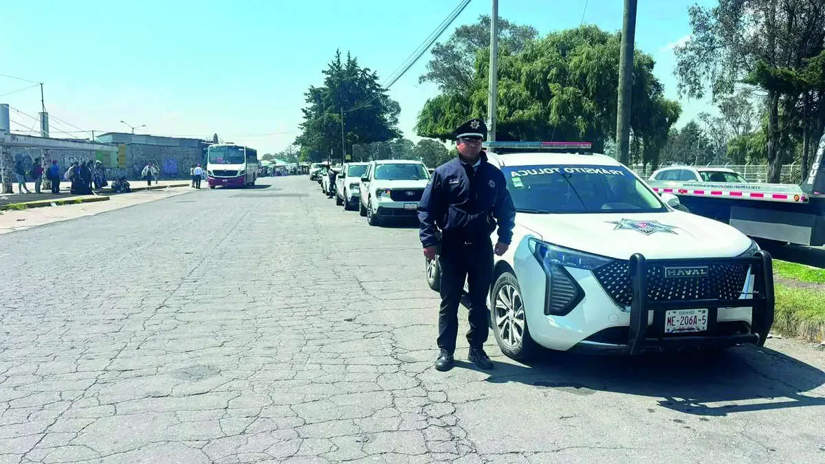 Este operativo busca mantener el orden y la seguridad para comerciantes y compradores.