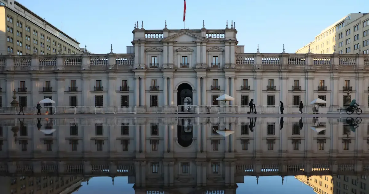La propuesta busca asegurar el 100% de recursos para 345 municipios en Chile.