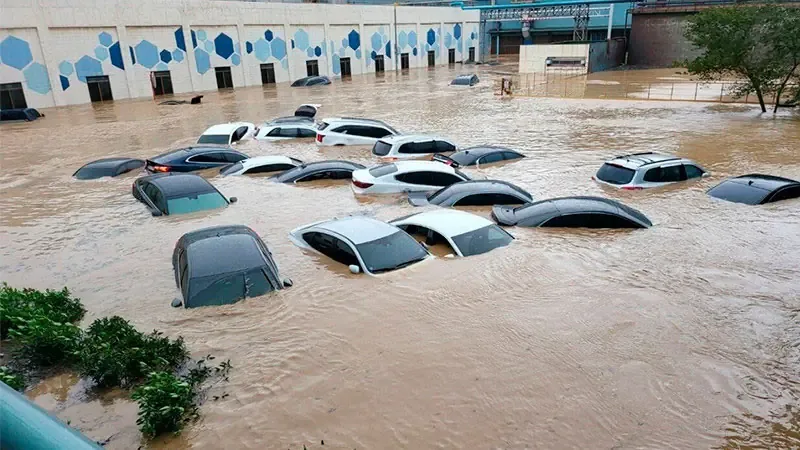La llegada del tifón Bavi genera evacuaciones masivas y suspensiones en varias provincias chinas.
