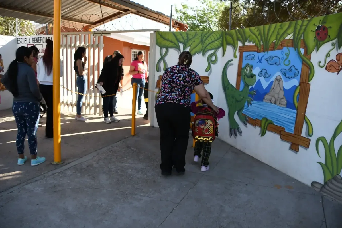 El regreso a clases representa un incremento en el gasto familiar en útiles y uniformes.
