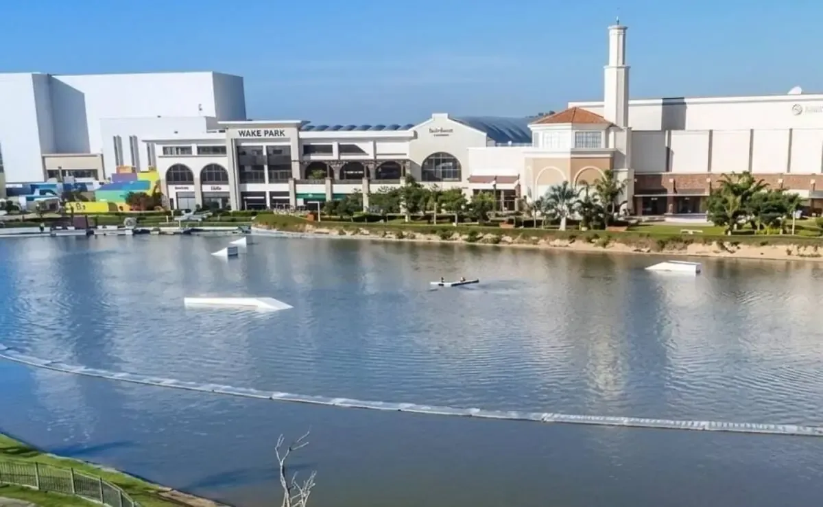 Más de 240 personas son monitoreadas tras el contacto con un lago donde se detectó la mortal ameba Naegleria fowleri.