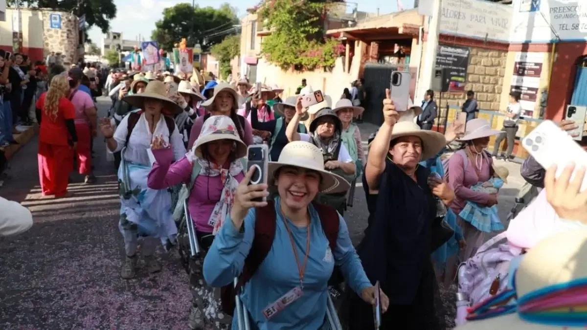 La recepción de peregrinas en Tepotzotlán destaca como un acto de solidaridad y comunidad en un recorrido hacia la fe.