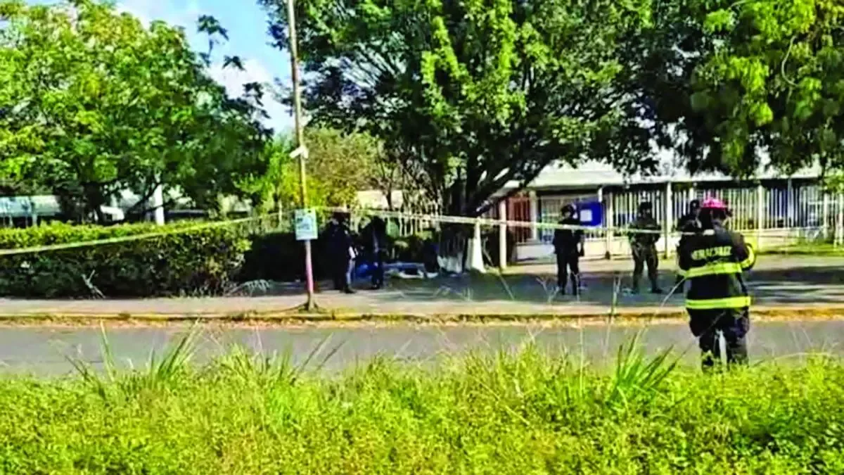 Más de 250 estudiantes y personal docente fueron evacuados tras recibir un aviso de un supuesto explosivo.