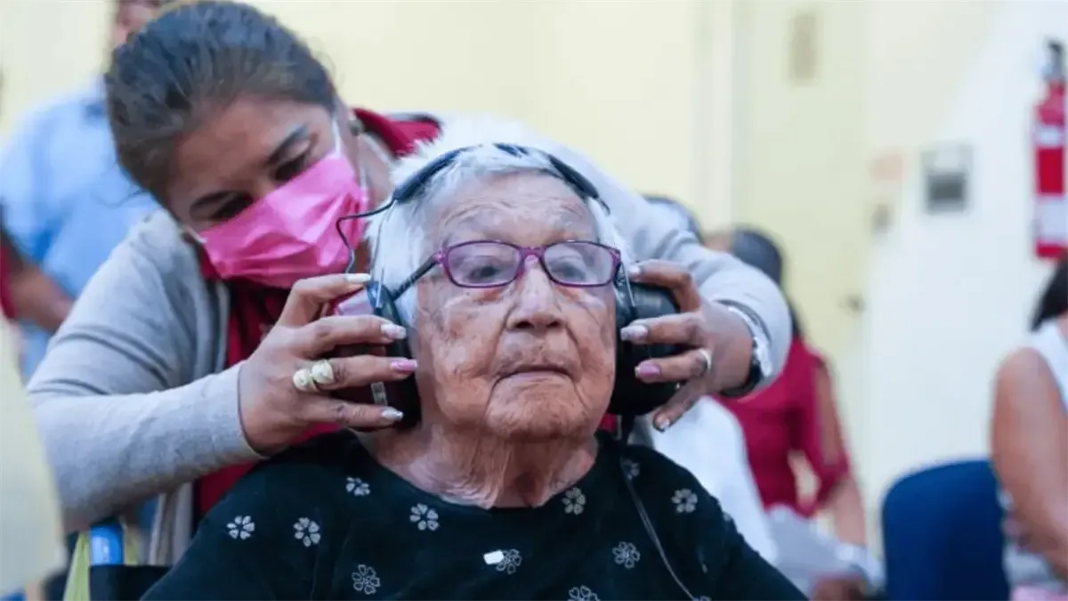 Más de 2,500 personas en Yucatán reciben apoyos auditivos que mejoran su calidad de vida y comunicación.